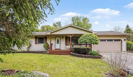 8249 Kimble Drive, Pinckney, MI 48169 photo 2