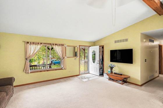 8249 Kimble Drive, Pinckney, MI 48169 photo 4