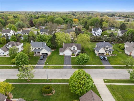 1384 Baywood Circle, Brighton, MI 48116 photo 4