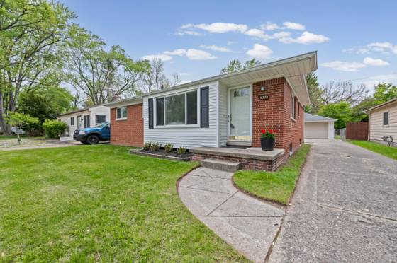 15370 Deering Street, Livonia, MI 48154 photo 2