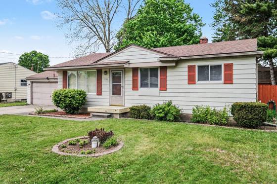 1230 Peachwood Drive, Flint, MI 48507 photo 2