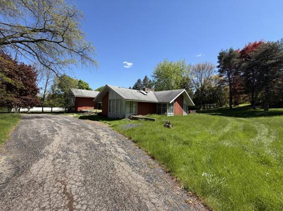 1322 Woodkrest Drive, Flint, MI 48532 photo 3