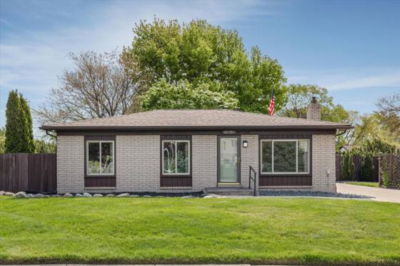 43998 Leonardo Drive, Sterling Heights, MI 48313 photo 2