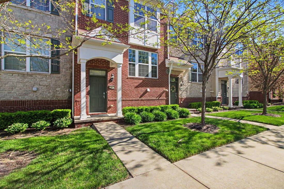 27898 Hopkins Drive, Novi, MI 48377