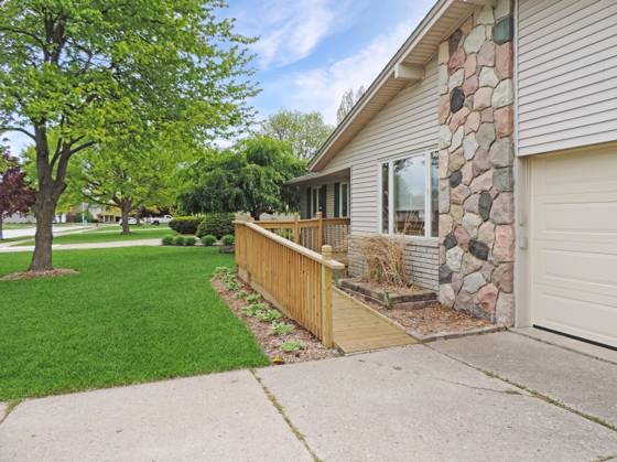 37183 Vargo, Livonia, MI 48152 photo 2