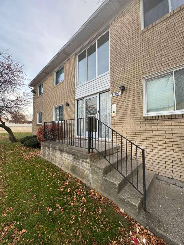 37102 Aberdeen Drive, Sterling Heights, MI