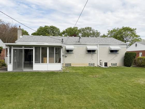 14165 Alexander, Livonia, MI 48154 photo 2