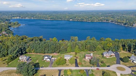 7233 N Lake Orchard Drive, Chelsea, MI 48118 photo 2