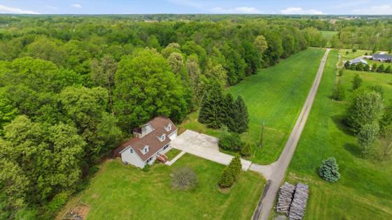 9949 Crofoot Road, Fowlerville, MI 48836 photo 2