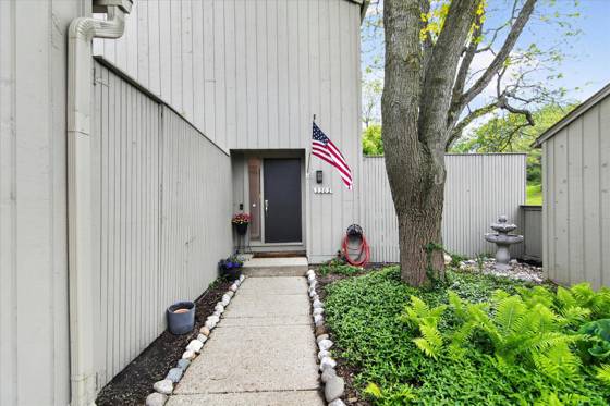 2202 Applewood Court, Ann Arbor, MI 48103 photo 3