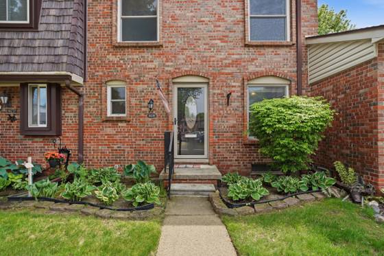 18239 Jamestown Circle, Northville, MI 48168 photo 5
