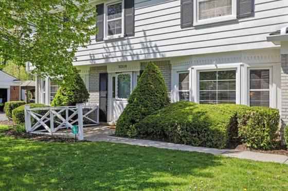 32318 Bonnet Hill Road, Farmington Hills, MI 48334 photo 3