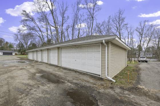 2245 S Commerce Road, Wolverine Lake, MI 48390 photo 4