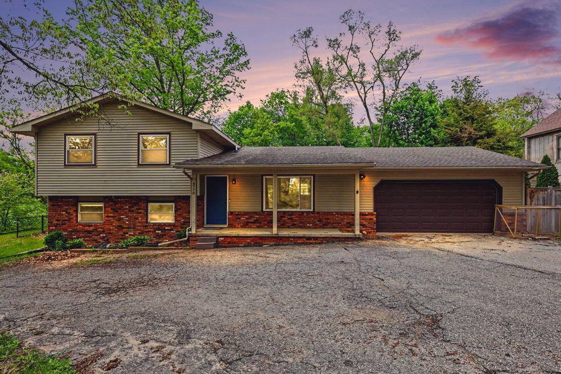 8770 Pettysville Road, Pinckney, MI 48169