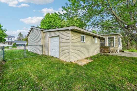 524 Winters Eave Drive, Flushing, MI 48433 photo 5