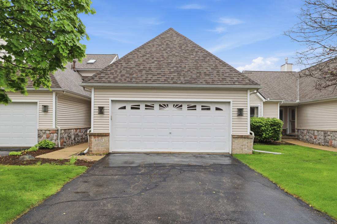 61015 Evergreen Court, South Lyon, MI 48178