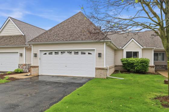 61015 Evergreen Court, South Lyon, MI 48178 photo 2