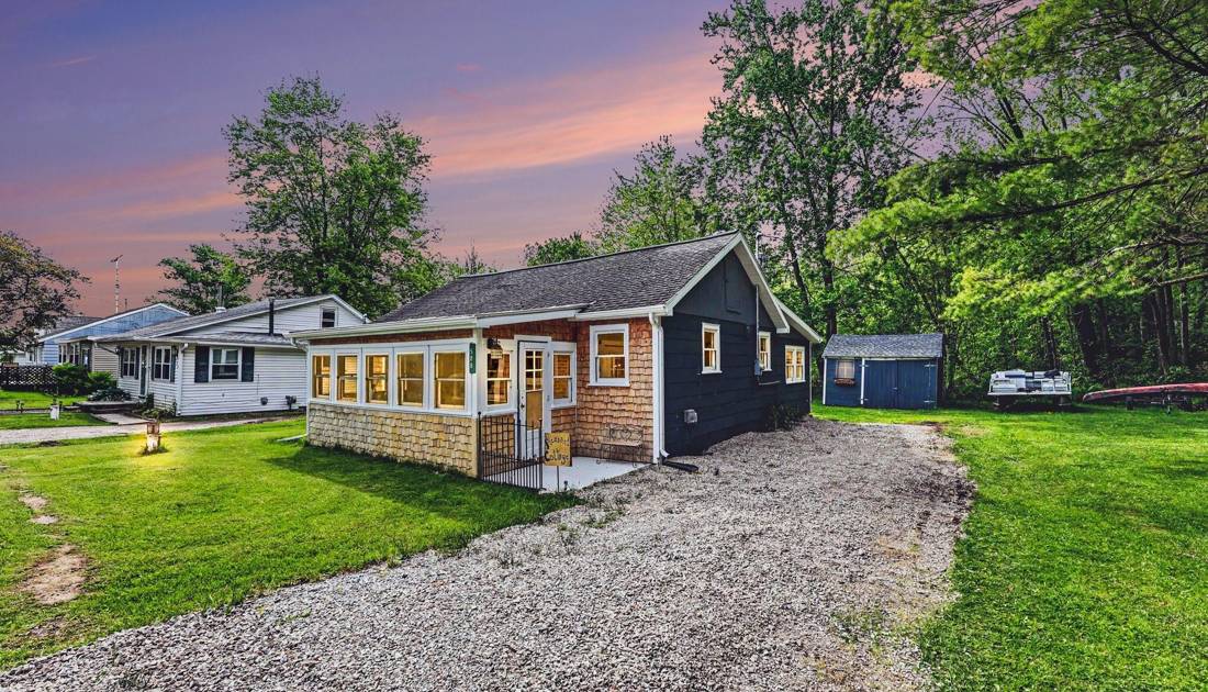 588 Pleasant Drive, Gregory, MI 48137