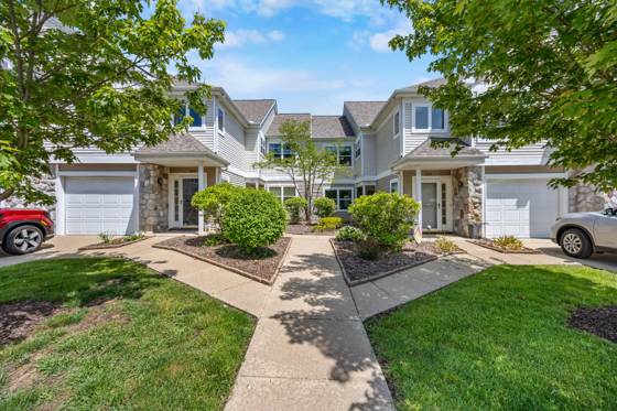 717 Fieldstone Circle W, Chelsea, MI 48118 photo 2