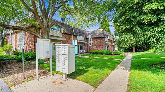 515 Long Shore Drive, Ann Arbor, MI 48105 photo 2