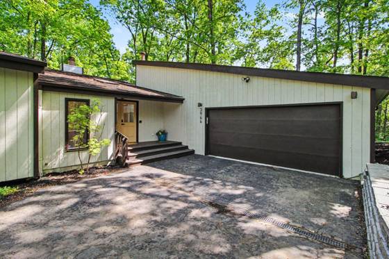 3966 Penberton Drive, Ann Arbor, MI 48105 photo 2