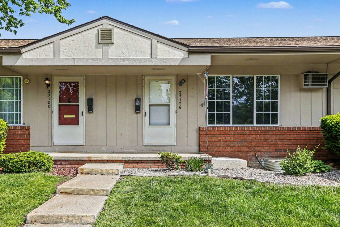 25176 Potomac Drive, South Lyon, MI 48178