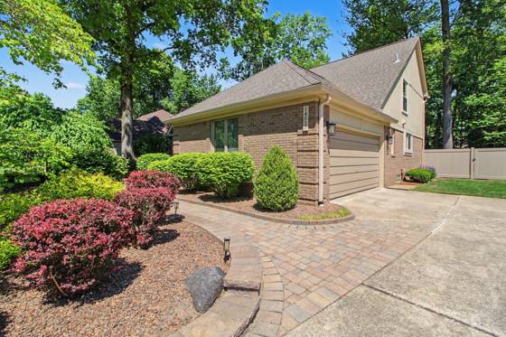 14017 Towering Oaks Drive, Utica, MI 48315 photo 3