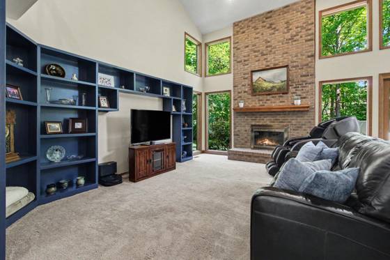 14017 Towering Oaks Drive, Utica, MI 48315 photo 5