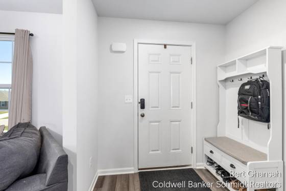 8376 N Oaks Court, Grand Blanc, MI 48439 photo 4
