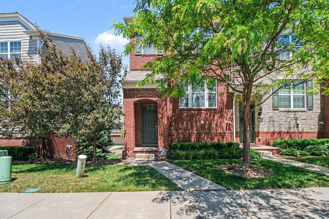 27902 Hopkins Drive, Novi, MI 48377