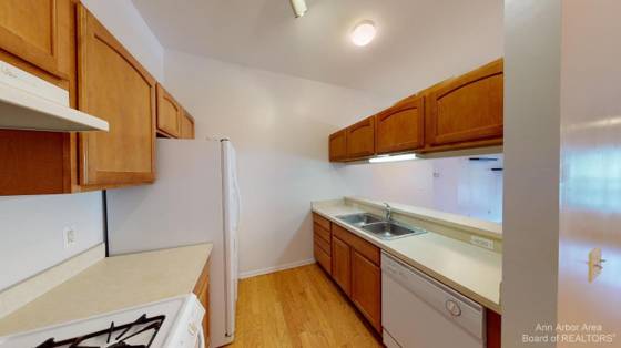 2795 S Knightsbridge Circle, Ann Arbor, MI 48105 photo 2