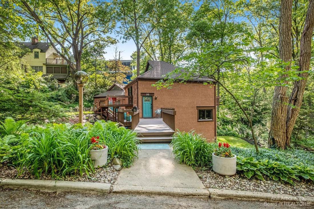 16 Harvard Place, Ann Arbor, MI 48104