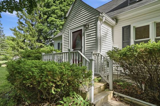 1158 W Reid Road, Flint, MI 48507 photo 2