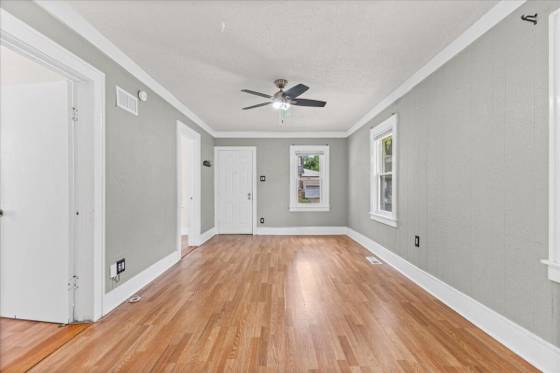 445 W Milton Avenue, Hazel Park, MI 48030 photo 4