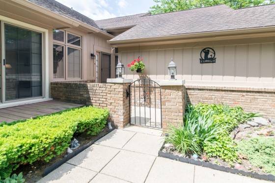 37648 N Laurel Park Drive #63, Livonia, MI 48152 photo 3