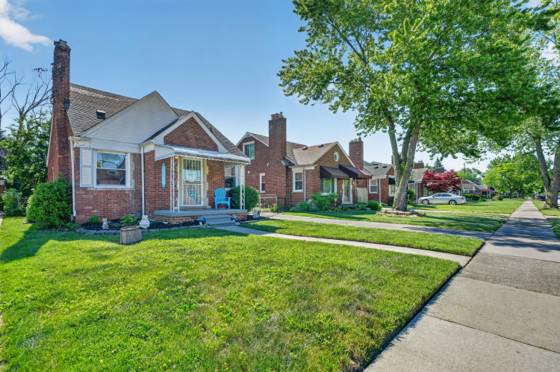 21500 Redmond Avenue, Eastpointe, MI 48021 photo 2