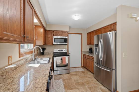 1215 Lori Lane, Fenton, MI 48430 photo 5