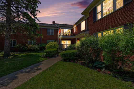 27653 W Echo Valley W #113, Farmington Hills, MI 48334 photo 2