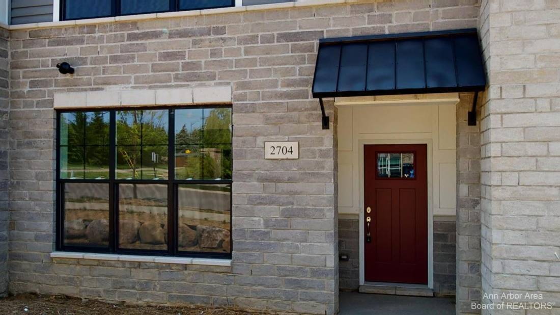 2704 S Spurway Drive, Ann Arbor, MI 48105