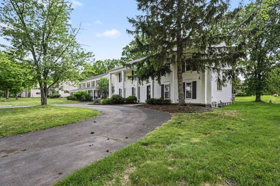 5535 S Piccadilly Circle, West Bloomfield, MI 48322 photo 3