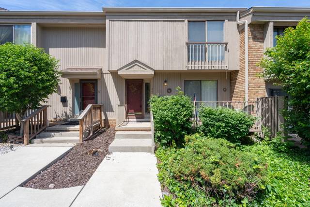 669 Oakbrook W, Rochester Hills, MI
