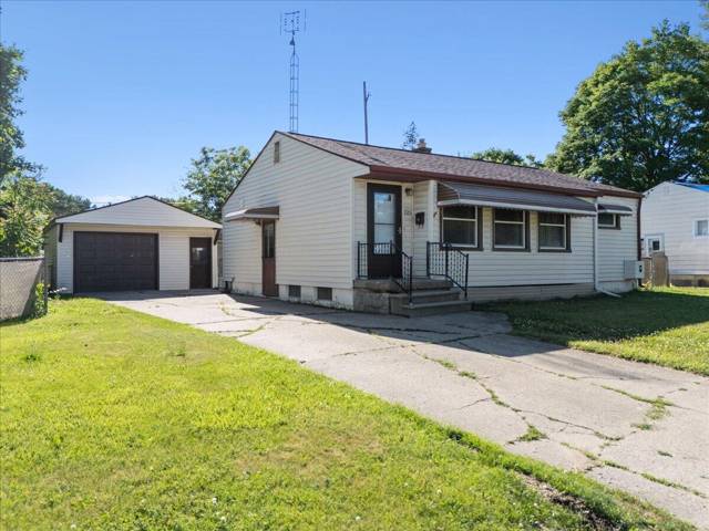 725 Woodbine Drive, Fenton, MI