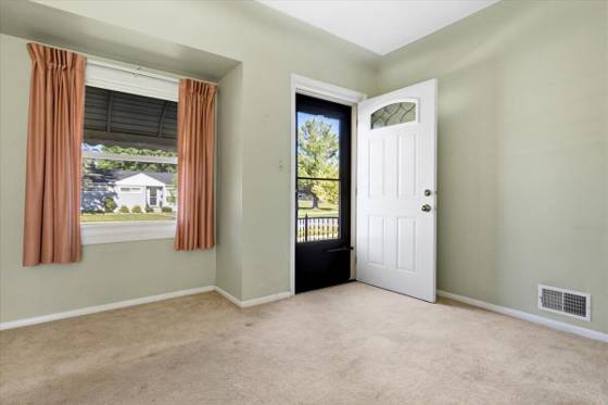 725 Woodbine Drive, Fenton, MI 48430 photo 2