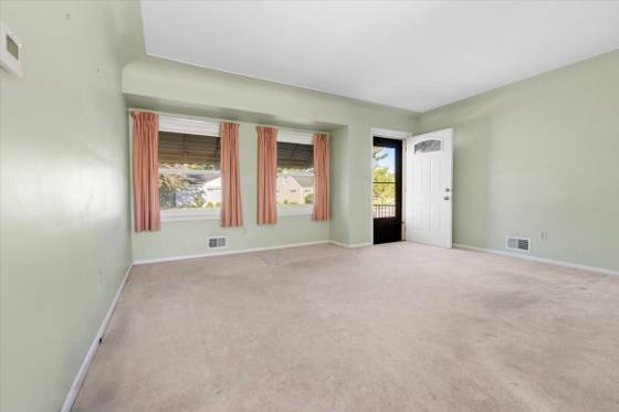 725 Woodbine Drive, Fenton, MI 48430 photo 3