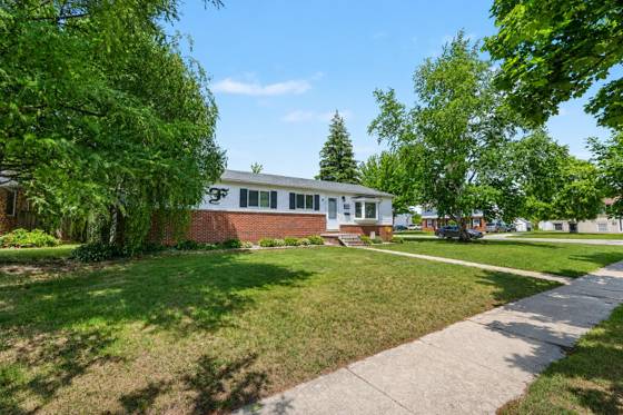 810 Indiana Avenue, Marysville, MI 48040 photo 2