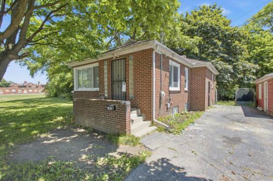 182 Summit Street, Pontiac, MI 48342 photo 3