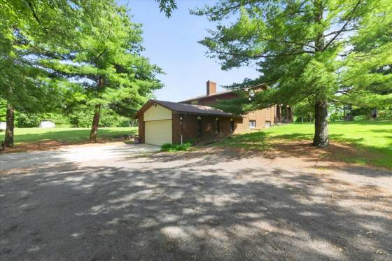 2717 Fishbeck Road, Howell, MI 48843 photo 4