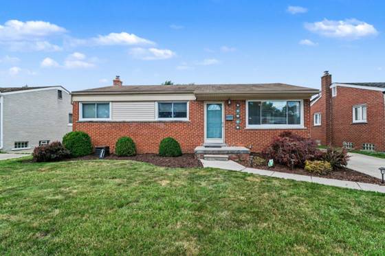 32413 Greenlawn Street, Saint Clair Shores, MI 48082 photo 2