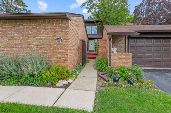2260 Bordeaux Street, West Bloomfield, MI 48323 photo 3