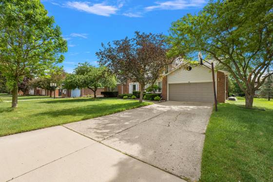 24762 White Plains Drive, Novi, MI 48374 photo 4